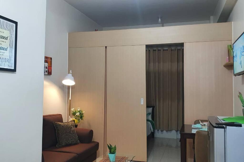 Cherolds Place Lovely 1 Bedroom Condo With Balcony Manille Extérieur photo