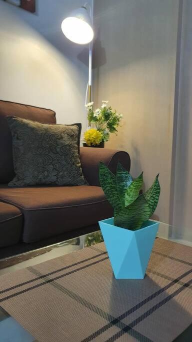 Cherolds Place Lovely 1 Bedroom Condo With Balcony Manille Extérieur photo
