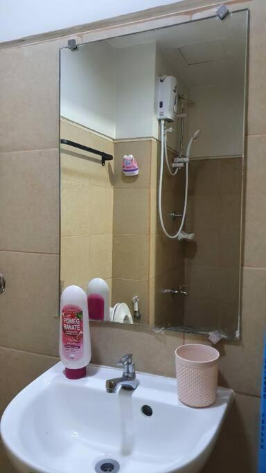 Cherolds Place Lovely 1 Bedroom Condo With Balcony Manille Extérieur photo