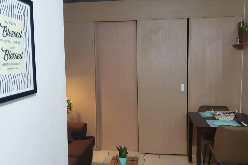 Cherolds Place Lovely 1 Bedroom Condo With Balcony Manille Extérieur photo