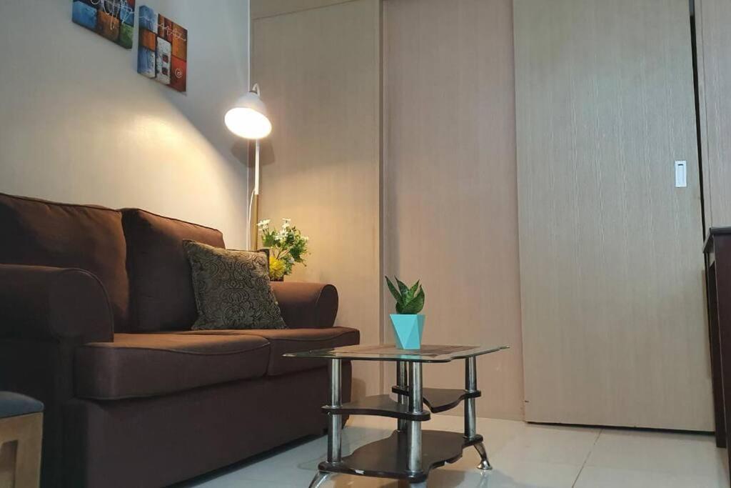 Cherolds Place Lovely 1 Bedroom Condo With Balcony Manille Extérieur photo